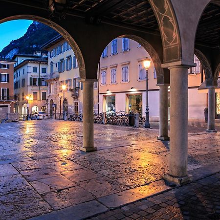 Appartamento Amy - Happy Rentals Riva del Garda Exterior photo